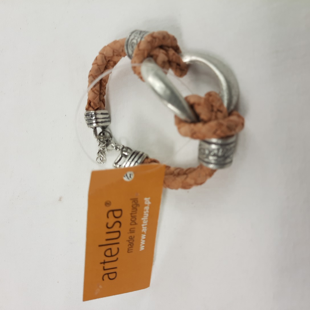 Bracelet métal et simili cuir branché Comme neuf -  reconditionné disponible sur Label Emmaüs